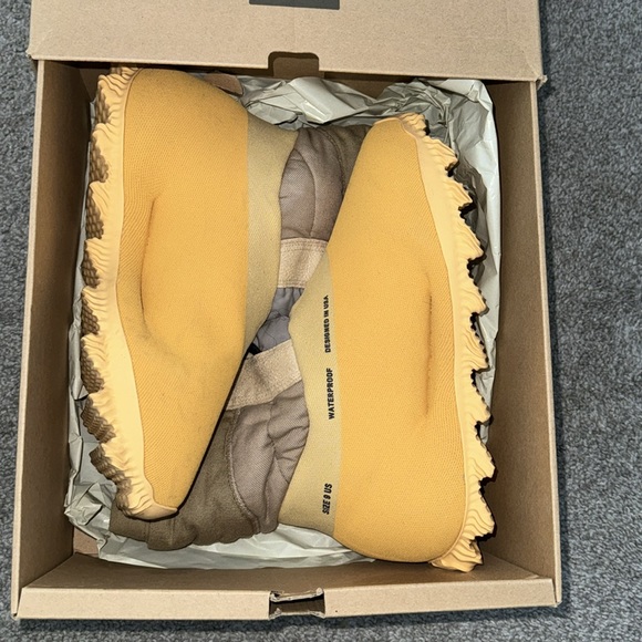Yeezy Knit Runner Boot 'Sulfur' - Picture 4 of 16